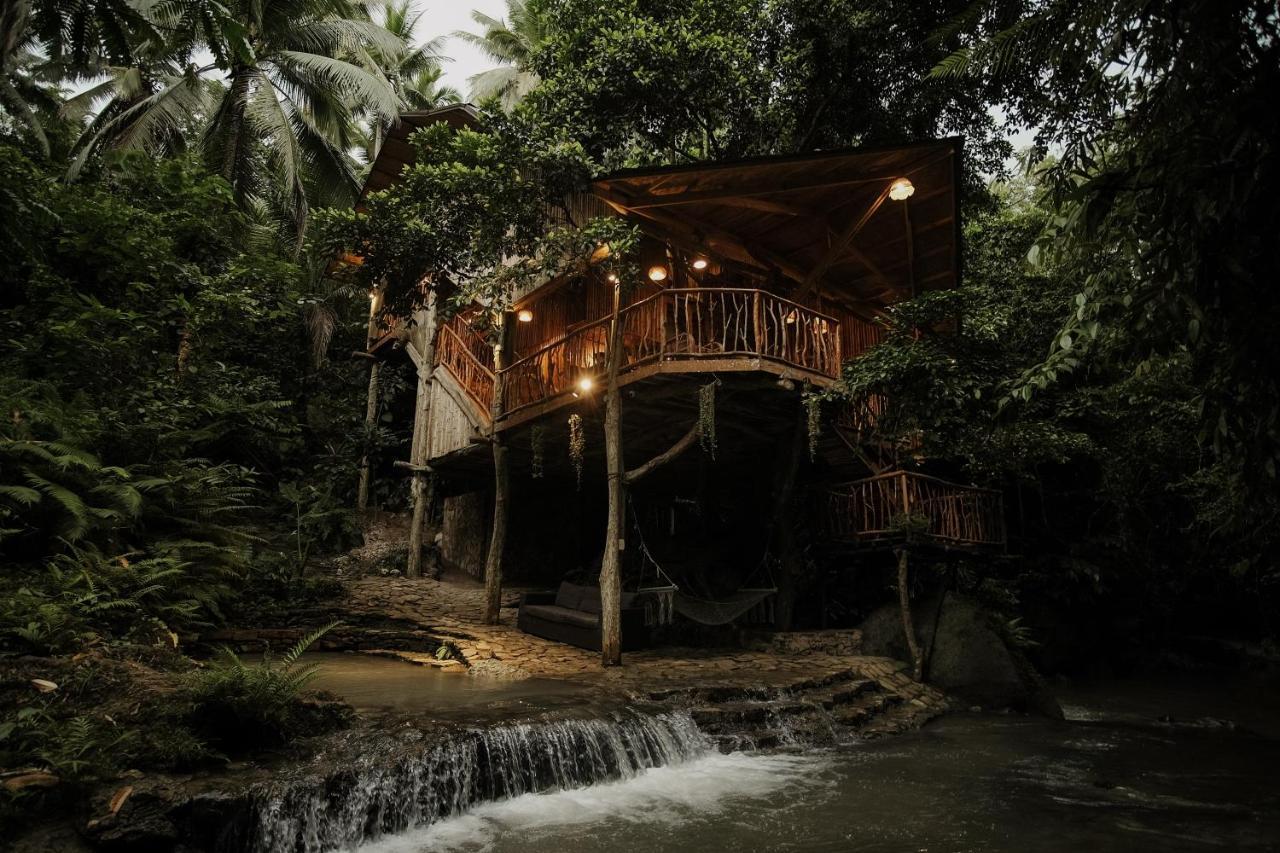 Villa Treehouse De Valentine Balamban Esterno foto